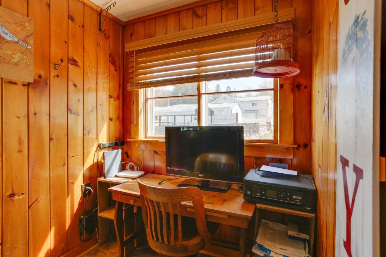 Holiday home Scenic On The Delaware River, Pet-friendly!